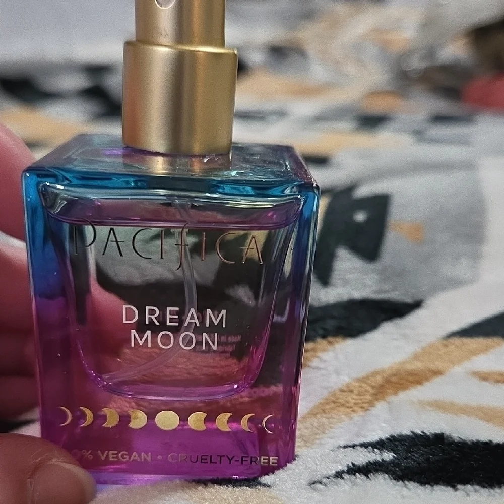 Pacifica Dream Moon Fragrance with Purple and Blue Hues - Picture 3 of 3